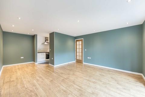 2 bedroom flat for sale, Highwood Close, London SE22