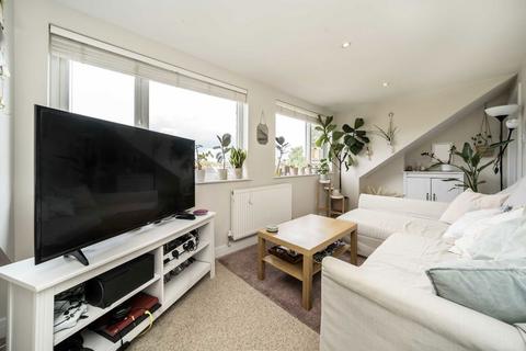 2 bedroom flat to rent, Bassano Street, London SE22