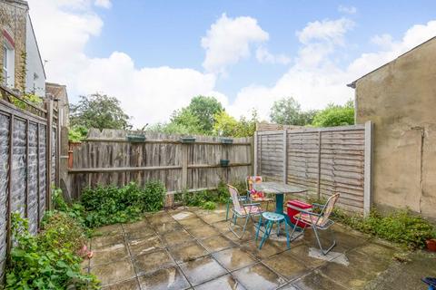 3 bedroom house to rent, Goodrich Road, London SE22