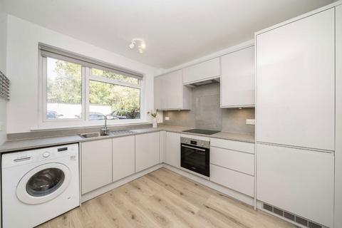 2 bedroom house to rent, Thurlow Park Road, London SE21