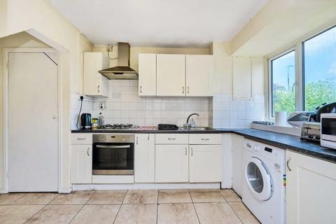 3 bedroom flat to rent, Herne Hill, London SE24