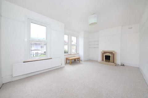 2 bedroom flat to rent, Henslowe Road, London SE22