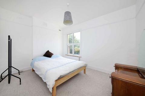 2 bedroom flat to rent, Henslowe Road, London SE22