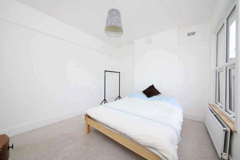 2 bedroom flat to rent, Henslowe Road, London SE22