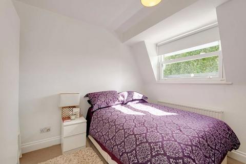 2 bedroom flat for sale, Upper Addison Gardens, London W14