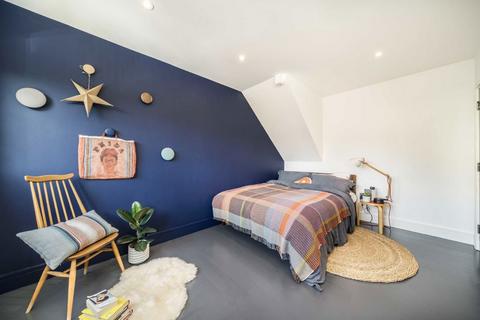 3 bedroom end of terrace house for sale, Stanford Mews, London E8