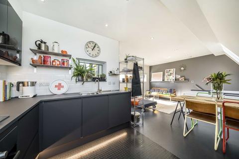 3 bedroom end of terrace house for sale, Stanford Mews, London E8