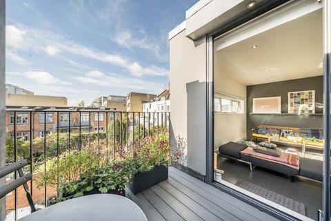 3 bedroom end of terrace house for sale, Stanford Mews, London E8