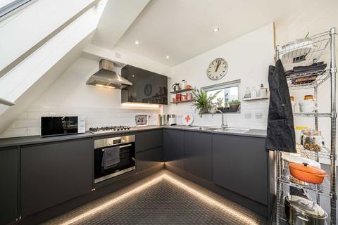 3 bedroom end of terrace house for sale, Stanford Mews, London E8