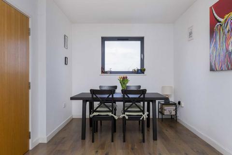 4 bedroom flat for sale, Spurstowe Terrace, London E8