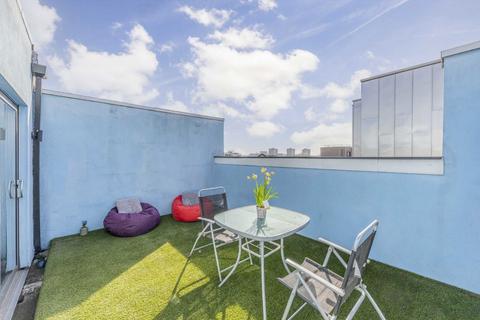 4 bedroom flat for sale, Spurstowe Terrace, London E8