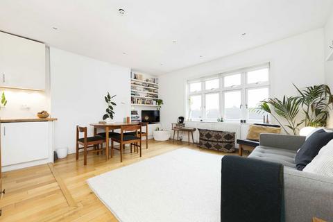 2 bedroom flat for sale, Downs Park Road, London E8