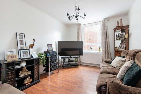 3 bedroom flat for sale, Homerton High Street, London E9