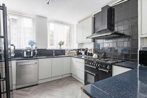 3 bedroom flat for sale, Homerton High Street, London E9