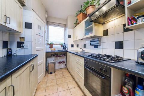 1 bedroom flat for sale, Cecilia Road, London E8