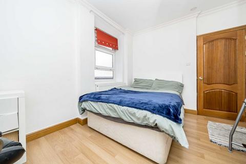 4 bedroom flat for sale, Homerton Road, London E9