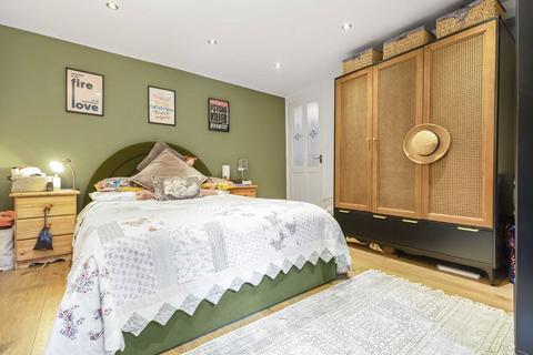 1 bedroom flat for sale, Kyverdale Road, London N16