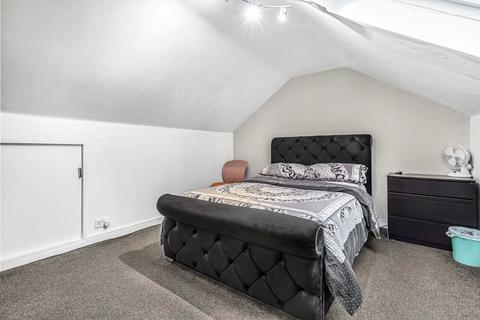 3 bedroom maisonette for sale, Fletching Road, London E5