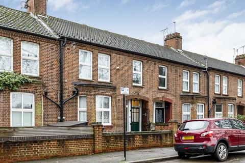 3 bedroom maisonette for sale, Fletching Road, London E5