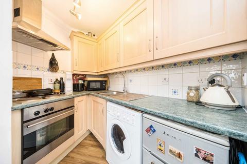 1 bedroom flat for sale, Stoke Newington High Street, London N16