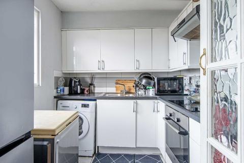 2 bedroom flat for sale, Leaside Road, London E5