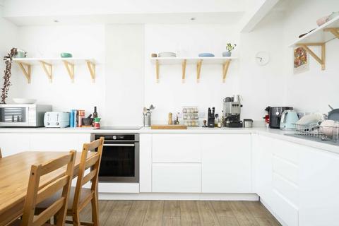 3 bedroom flat for sale, Chatsworth Road, London E5