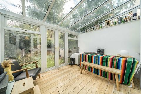 2 bedroom flat for sale, Ickburgh Road, London E5