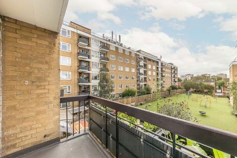 3 bedroom flat for sale, Amhurst Road, London E8