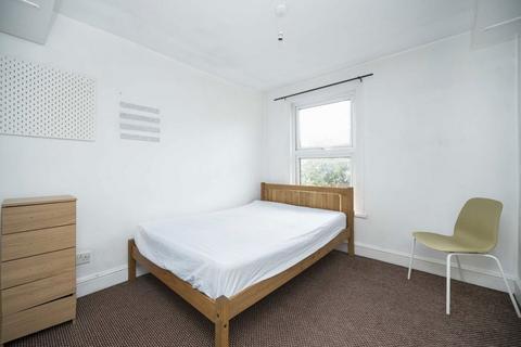 84 Dunlace Road, London, E5 0ND