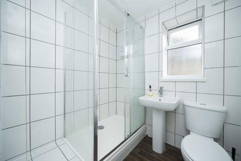 84 Dunlace Road, London, E5 0ND