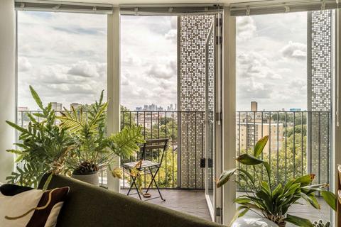 2 bedroom flat for sale, Atkins Square, London E8