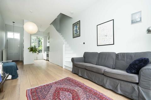 39 Fassett Square, London, E8 1DQ