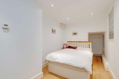 1 bedroom flat for sale, Dalston Lane, London E8