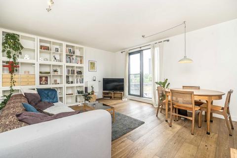 3 bedroom flat for sale, Hackney Grove, London E8