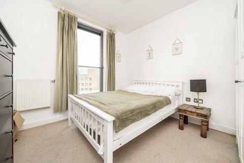 3 bedroom flat for sale, Hackney Grove, London E8