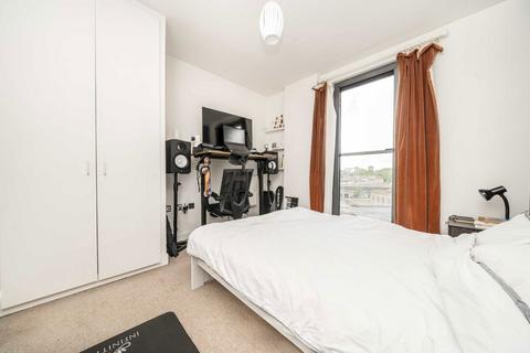 3 bedroom flat for sale, Hackney Grove, London E8