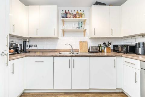 3 bedroom flat for sale, Hackney Grove, London E8