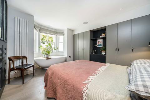 Flat A, 49 Dunlace Road, London, E5 0NF