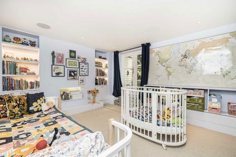 Flat A, 49 Dunlace Road, London, E5 0NF