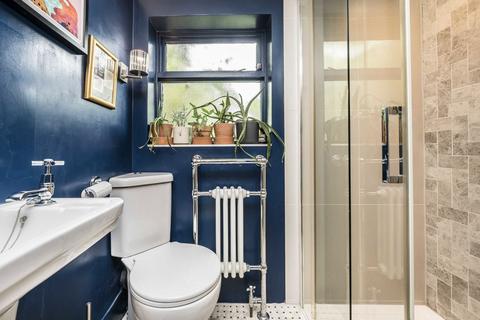 Flat A, 49 Dunlace Road, London, E5 0NF