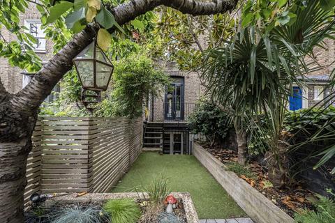 Flat A, 49 Dunlace Road, London, E5 0NF