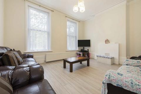 3 bedroom flat for sale, Stoke Newington High Street, London N16