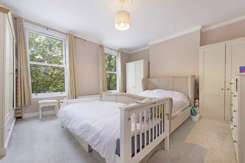 3 bedroom flat for sale, Stoke Newington High Street, London N16