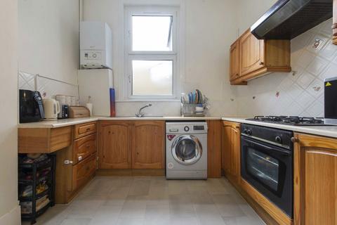 3 bedroom flat for sale, Stoke Newington High Street, London N16