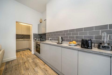 2 bedroom flat for sale, Mare Street, London E8