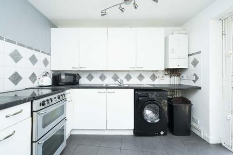 2 bedroom flat for sale, Mothers Square, London E5