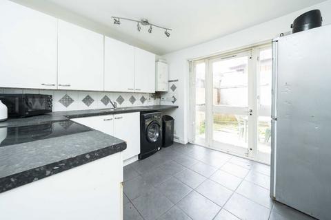 2 bedroom flat for sale, Mothers Square, London E5