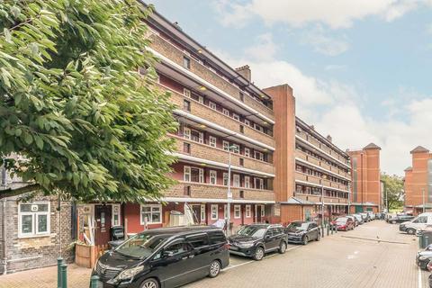 3 bedroom flat for sale, Homerton Road, London E9