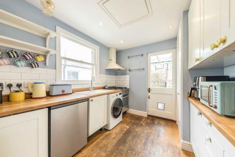 3 bedroom flat for sale, Cricketfield Road, London E5