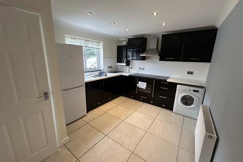 2 bedroom semi-detached house to rent, Millfield Gardens, Ipswich IP4